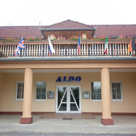 Hotel Aldo Unicov Luaran gambar