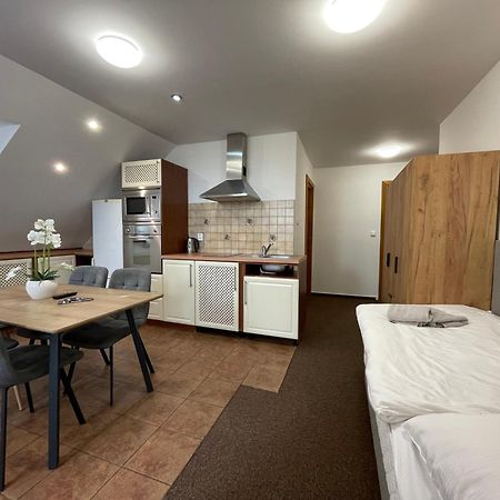 Hotel Aldo Unicov Luaran gambar