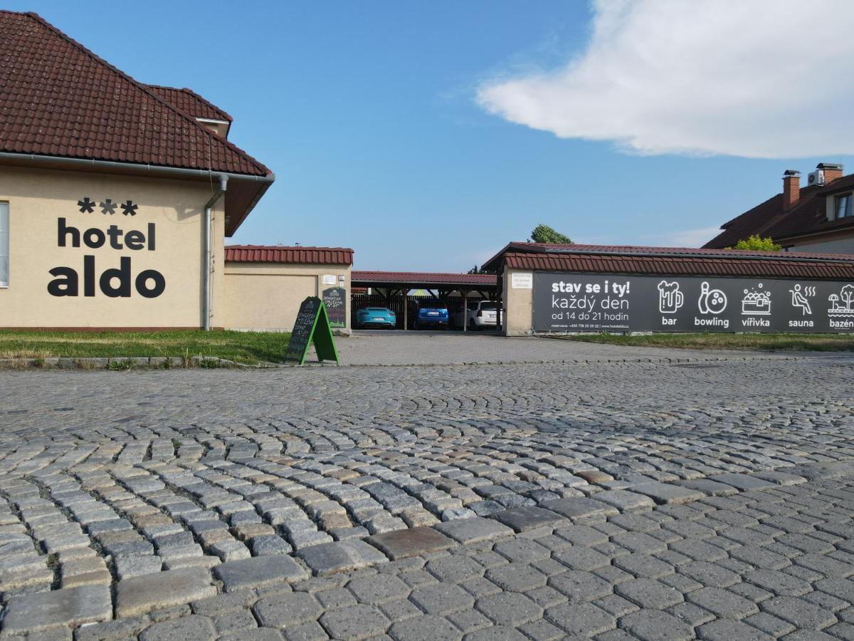 Hotel Aldo Unicov Luaran gambar