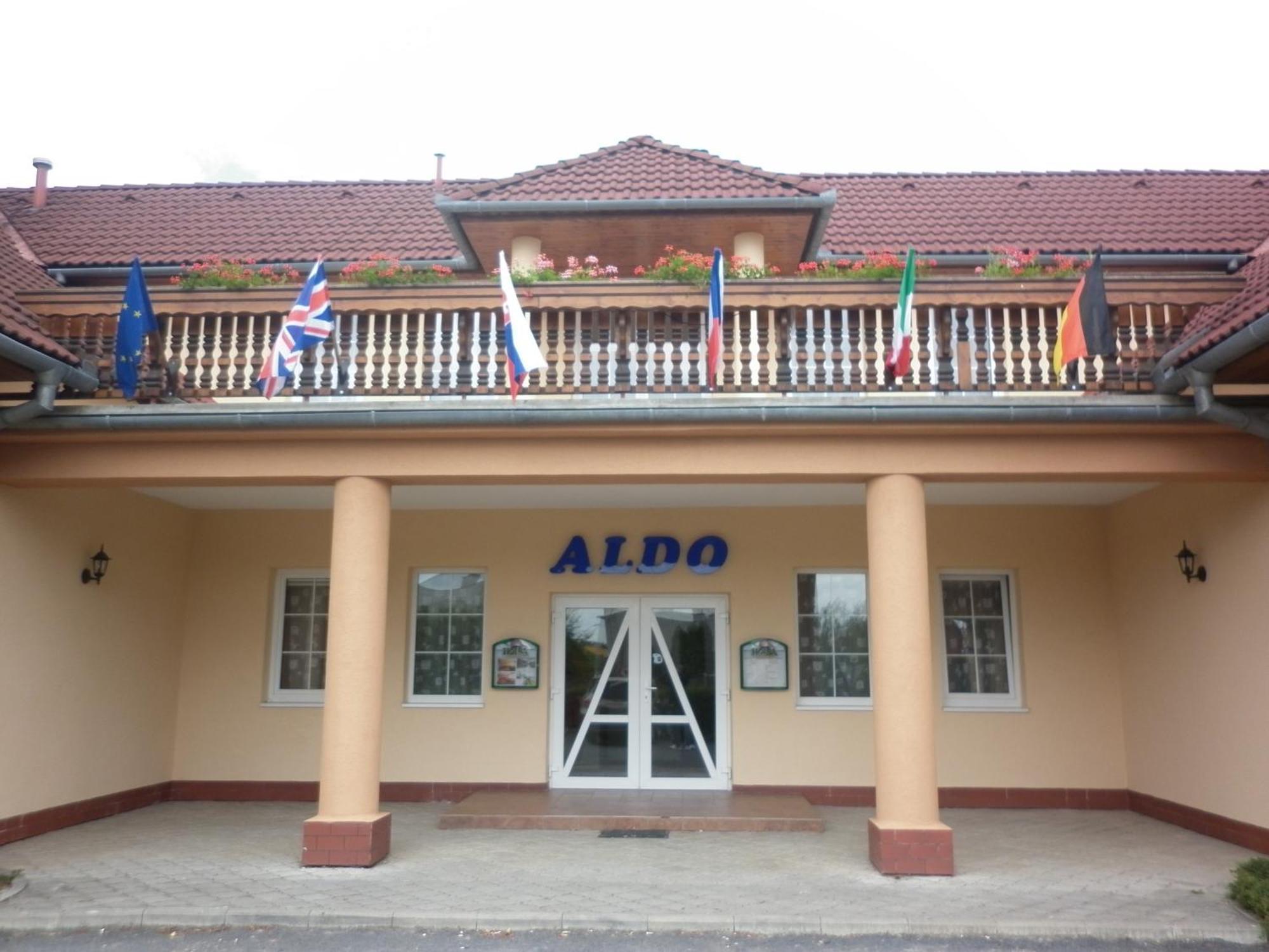 Hotel Aldo Unicov Luaran gambar