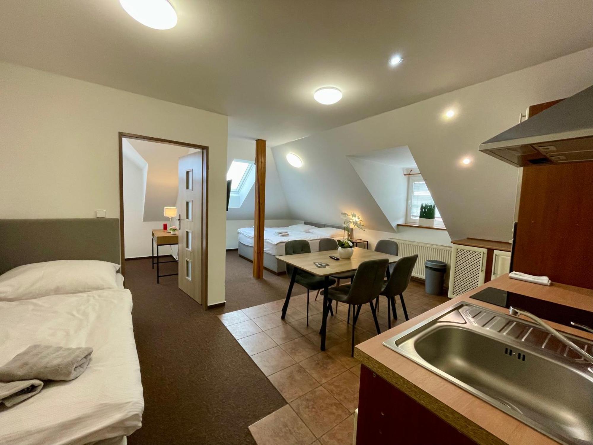 Hotel Aldo Unicov Luaran gambar