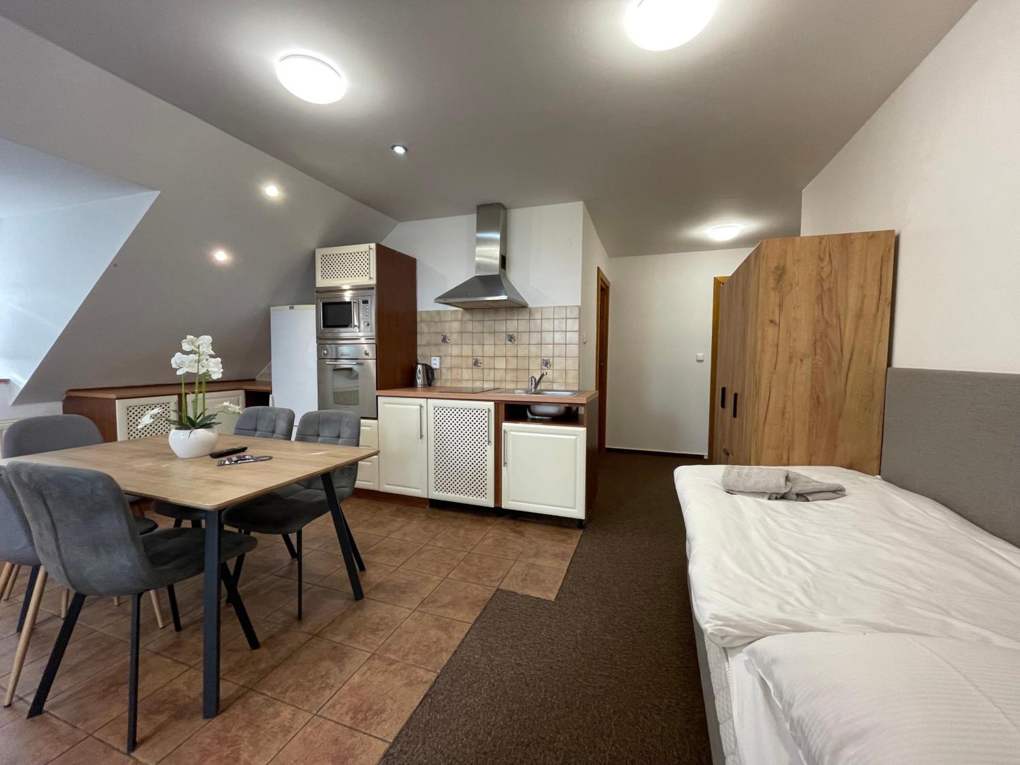 Hotel Aldo Unicov Luaran gambar