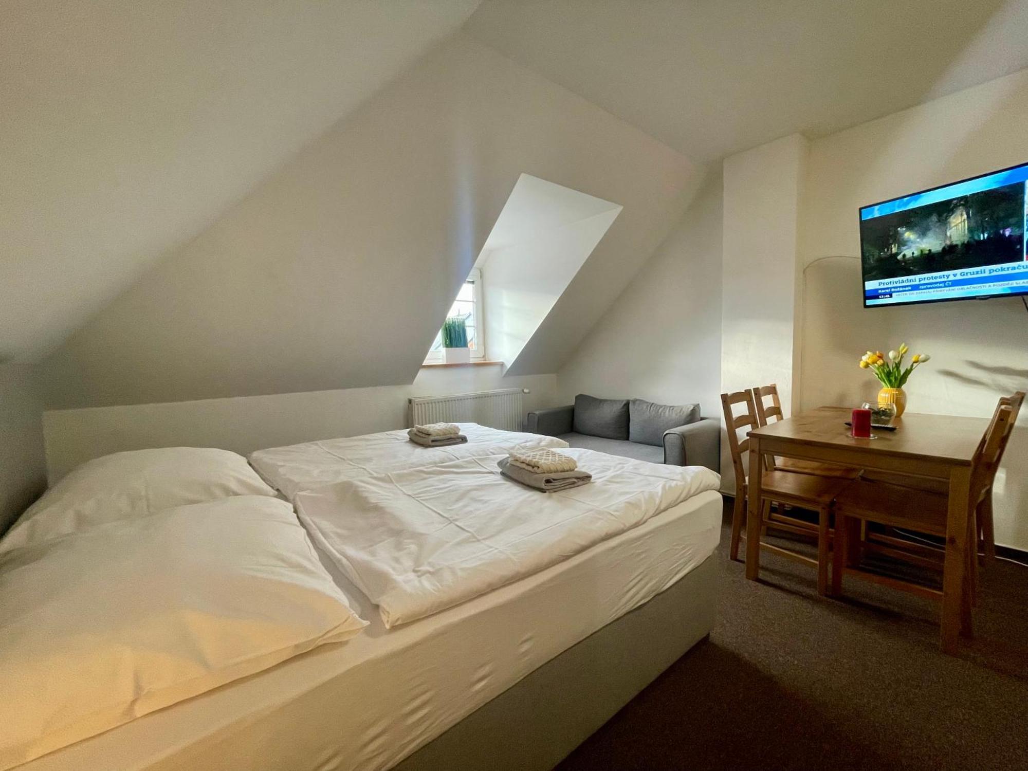 Hotel Aldo Unicov Luaran gambar