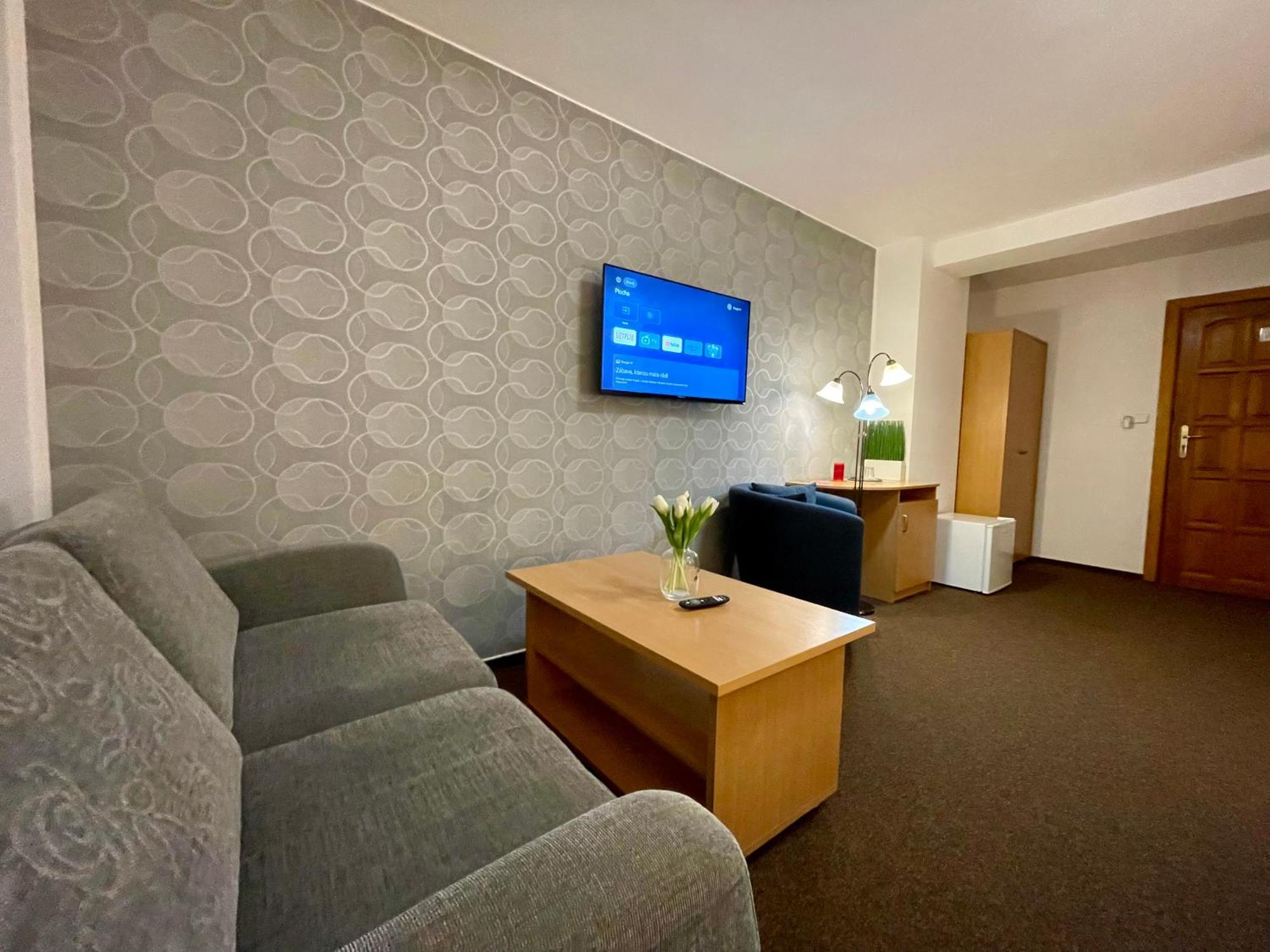 Hotel Aldo Unicov Luaran gambar