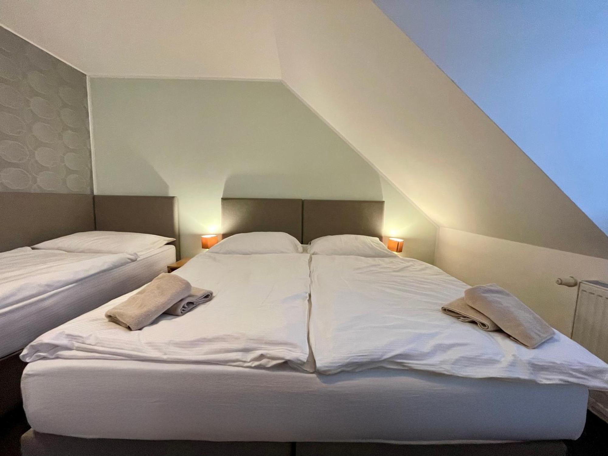 Hotel Aldo Unicov Luaran gambar